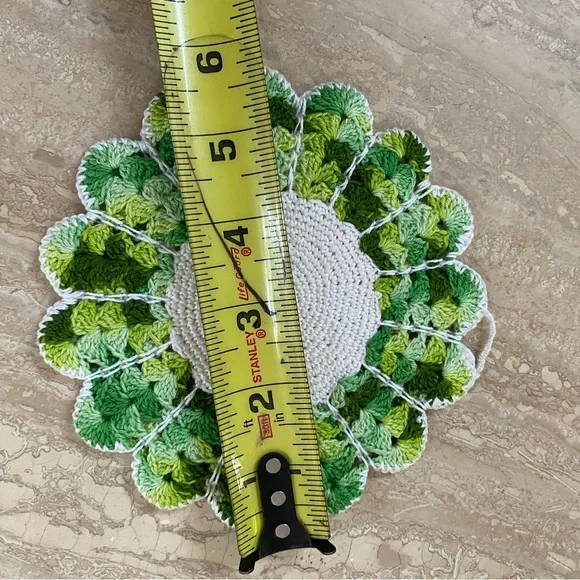 Hand crocheted doilies multicolored 5 to 6 inches - Picture 4 of 5